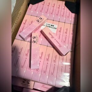 Baddie Eyelash Eyeliner Glue for sensitive skin